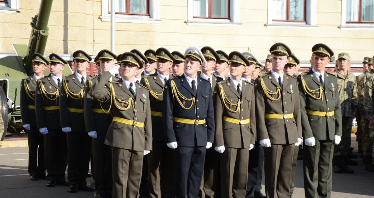 Верховна Рада дозволила отримувати офіцерське звання без вищої військової освіти