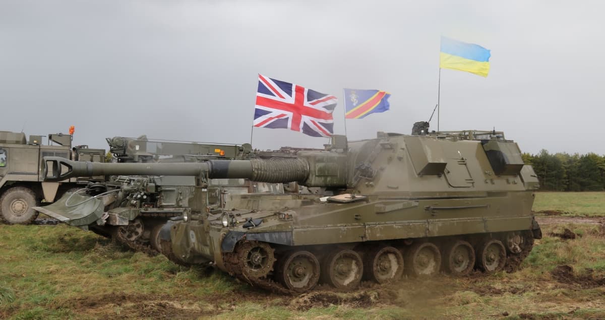 Друга група українських артилеристів завершує навчання британській самохідній артилерійській установці «AS90»