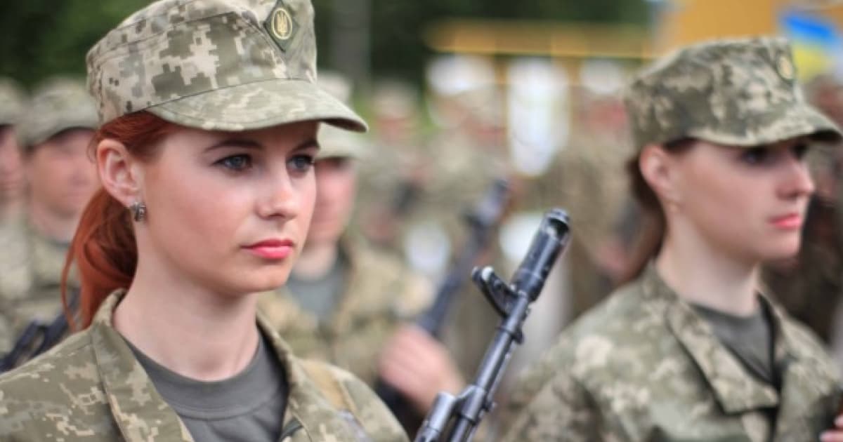 У жінок в українській армії зʼявиться уніфікована жіноча військова форма