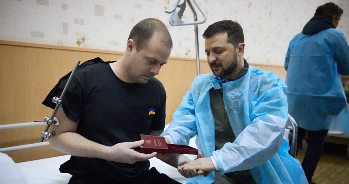 Володимир Зеленський відвідав поранених військових у госпіталі на Чернігівщині