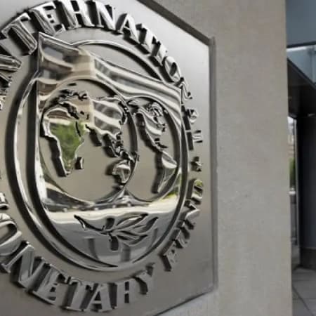 Україна отримала перший транш від МВФ — 2,7 мільярда доларів