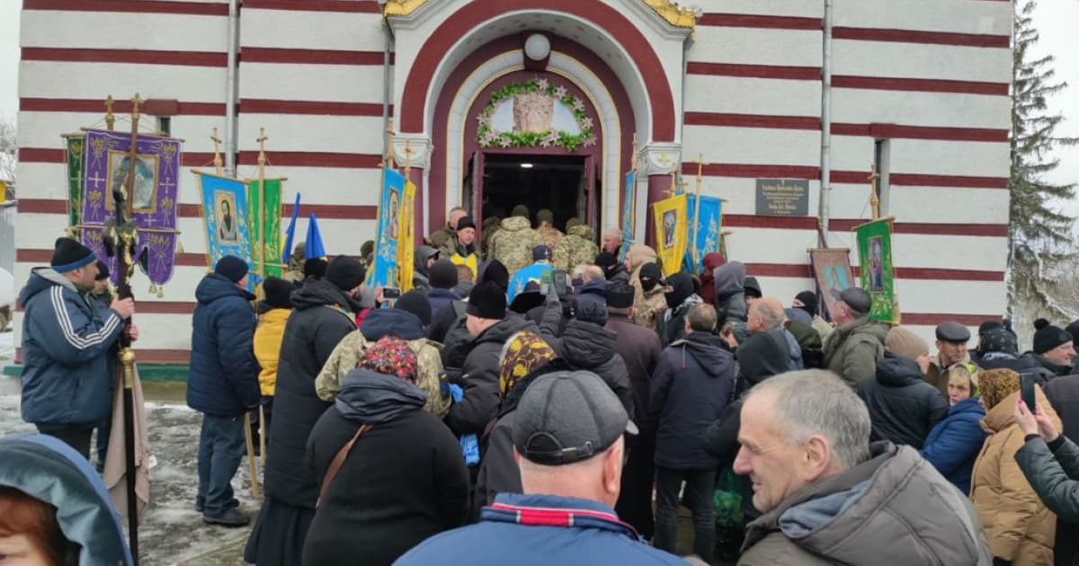 У Задубрівці Чернівецької області представники УПЦ МП не дозволяли відспівувати військових у храмі