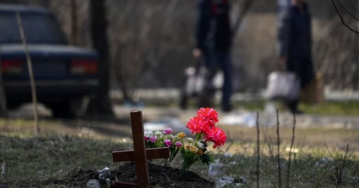 Russians remove tombstones from graves in the Luhansk region, using them for their KIA