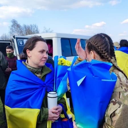 Ukraine returns 100 people from Russian captivity