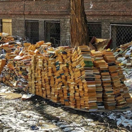 Росіяни вивезли понад дев’ять тисяч книг українською мовою з бібліотек на тимчасово окупованій Донеччині