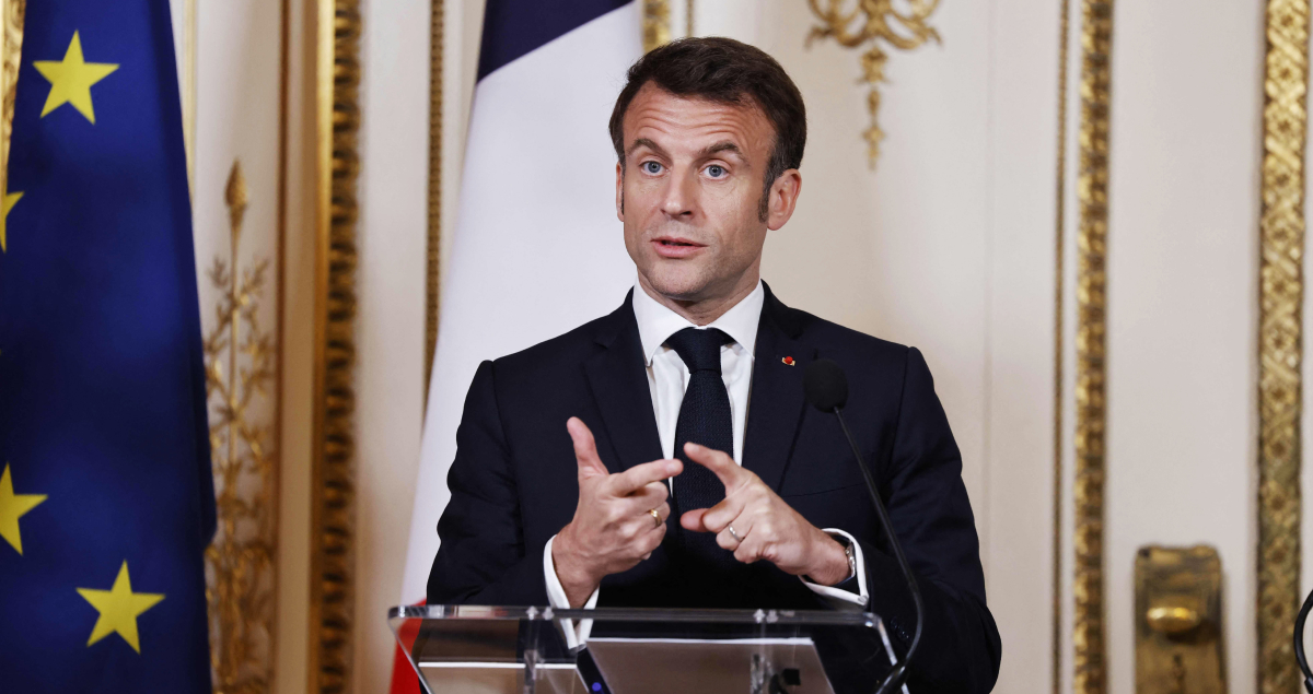 Президент Франції Макрон підписав закон про пенсійну реформу