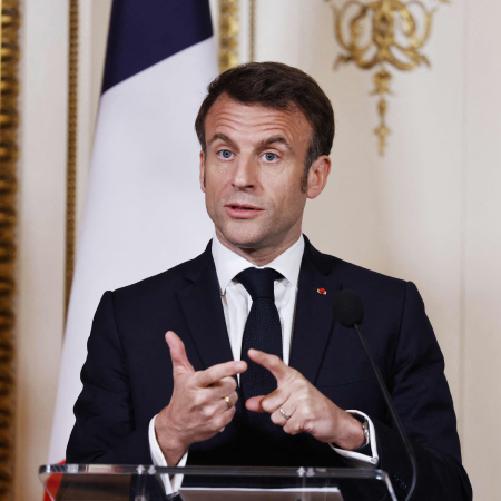 Президент Франції Макрон підписав закон про пенсійну реформу
