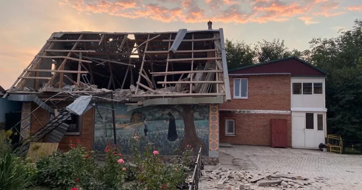 Russians shell a church with heavy artillery in Nikopol, Dnipro region