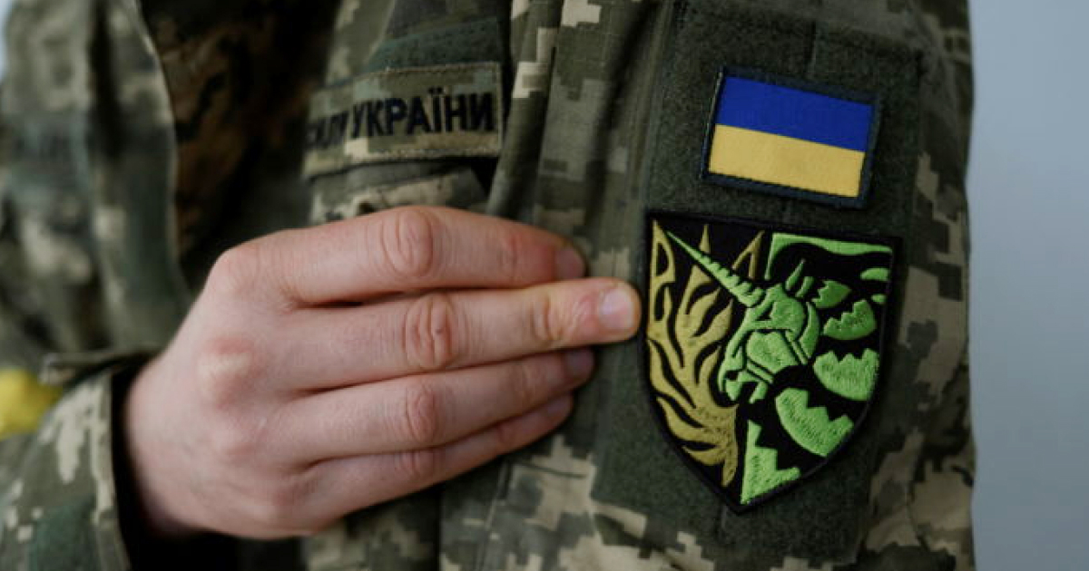 Мамі українського ЛГБТ+ військового Павла Лагойди погрожують спалити дім