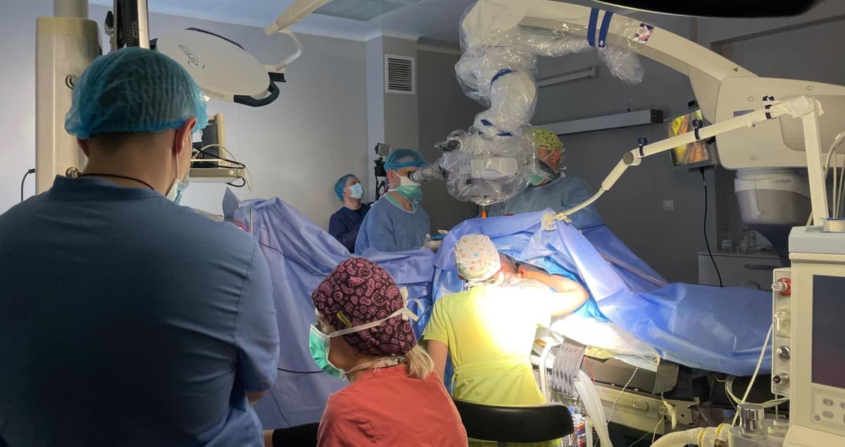 For the first time in Ukraine, doctors performed awake brain surgery on a child — the First Medical Association of Lviv