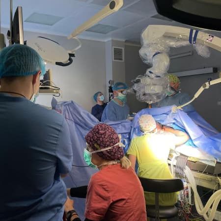 For the first time in Ukraine, doctors performed awake brain surgery on a child — the First Medical Association of Lviv