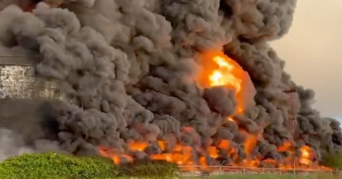 Опублікували супутникові знімки наслідків вибуху на нафтобазі в тимчасово окупованому Севастополі