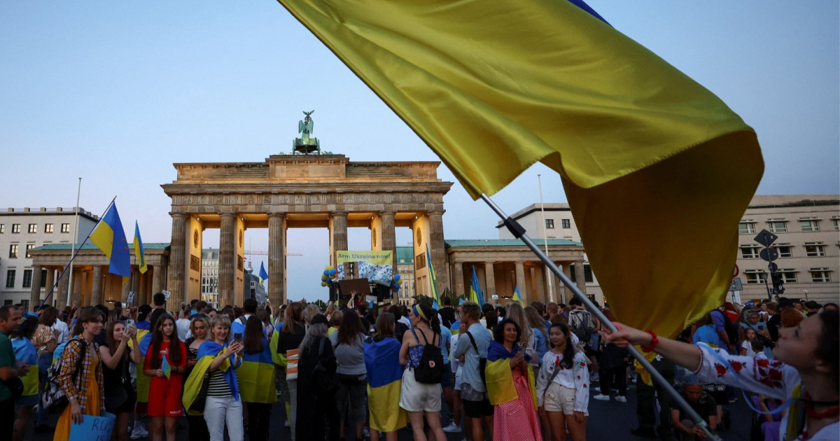 Berlin bans the display of Ukrainian and Russian flags on May 8 and 9