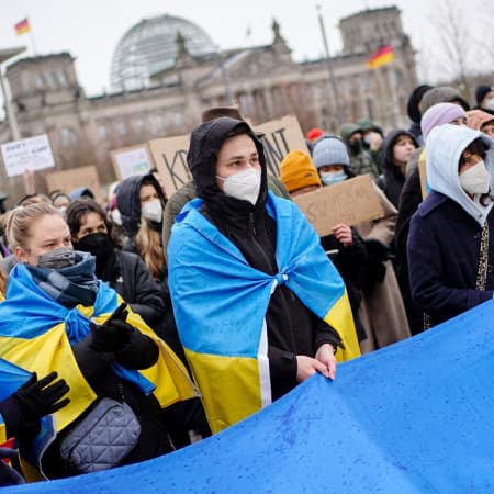 Адміністративний суд Берліна дозволив використання української символіки 8-9 травня поблизу місць демонстрацій