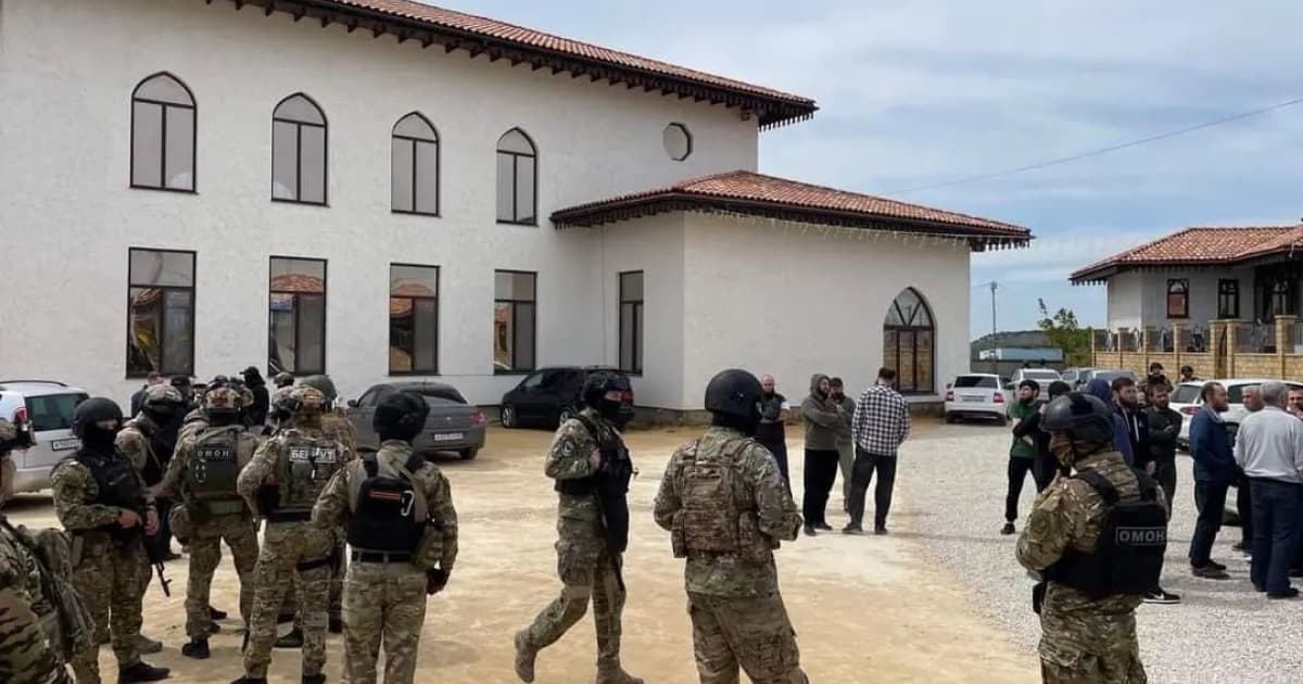 Russian OMON raids the Suvuk-Dere mosque in temporarily occupied Simferopol