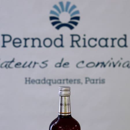 Виробник алкоголю «Pernod Ricard» припинив увесь експорт продукції до Росії