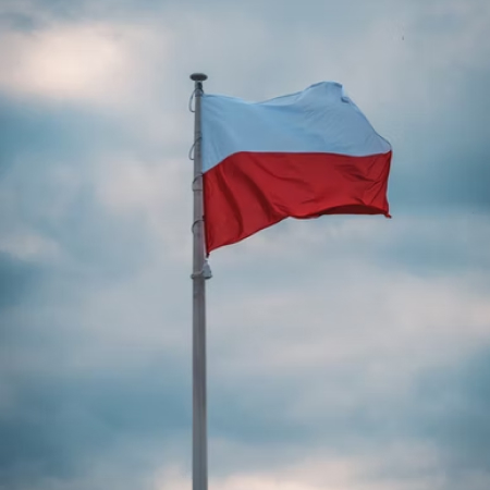 Українці зможуть подати заяву та отримати Карту поляка в Польщі