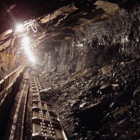 У тимчасово окупованому Донецьку через обстріл знеструмлені дві шахти — під землею перебувають понад 80 гірників