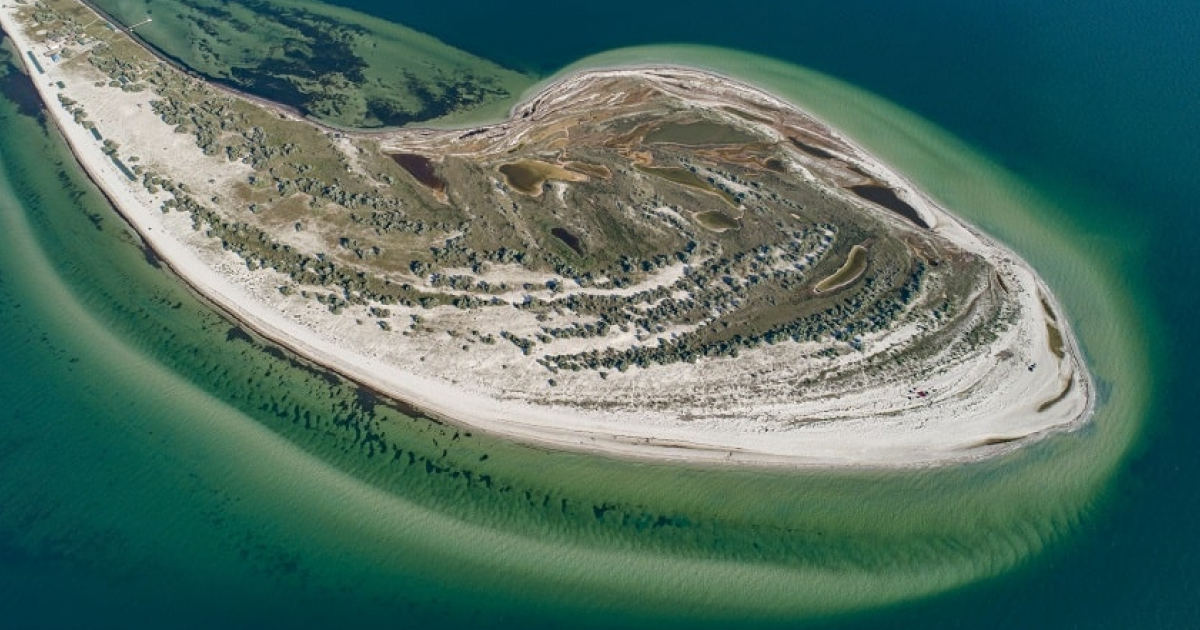 Russians connect Dzharylgach island with mainland Kherson region
