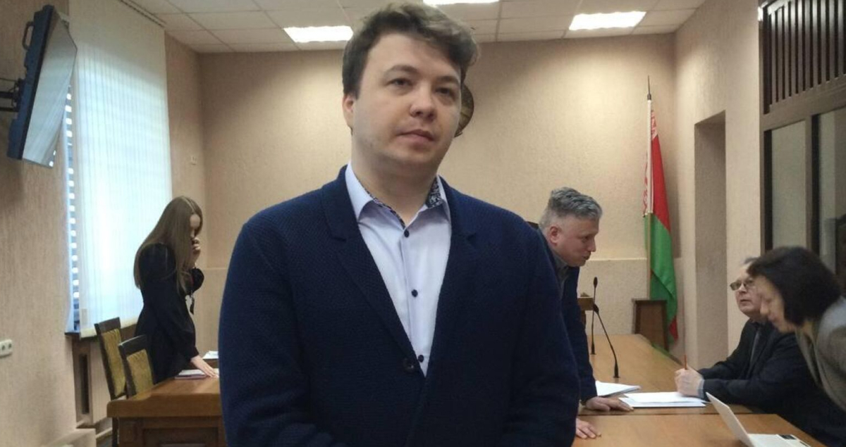 У Білорусі помилували колишнього головного редактора каналу «Nexta» Романа Протасевича