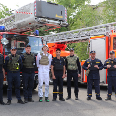 Благодійний Фонд Сергія Притули разом з Марком Куцеваловим придбали дві пожежні автодрабини для рятувальників Херсонської області