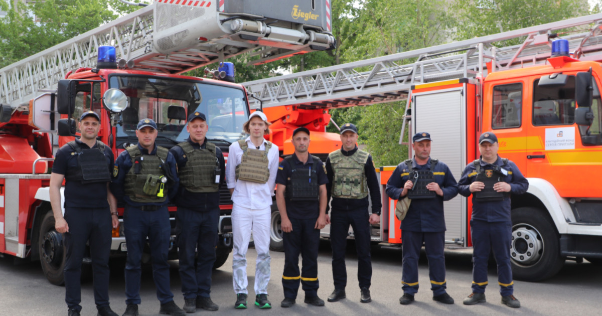 Благодійний Фонд Сергія Притули разом з Марком Куцеваловим придбали дві пожежні автодрабини для рятувальників Херсонської області