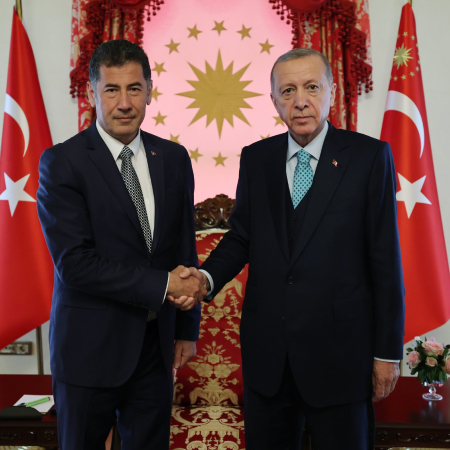 Кандидат у президенти Туреччини, який посів третє місце на виборах, заявив, що у другому турі підтримає Ердогана