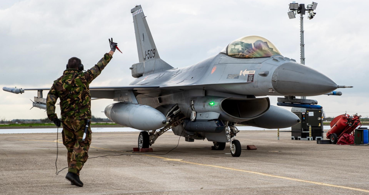 Нідерланди разом з країнами-партнерами розробляють план щодо якнайшвидшого початку навчання українців на винищувачах F-16