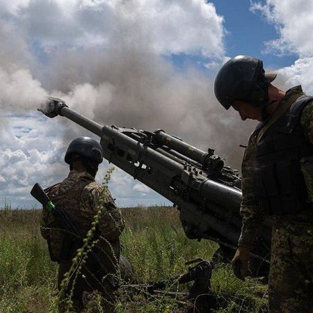Українські військові знищили 6 російських складів з боєприпасами та командний і командно-спостережний пункт