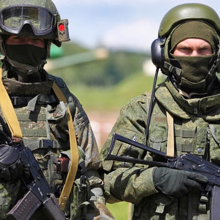 Російські силовики переслідують за жовто-блакитну символіку навіть тих росіян, які підтримують режим