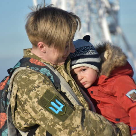 The Verkhovna Rada adopted a draft law on equal opportunities for parents in the military to care for a child