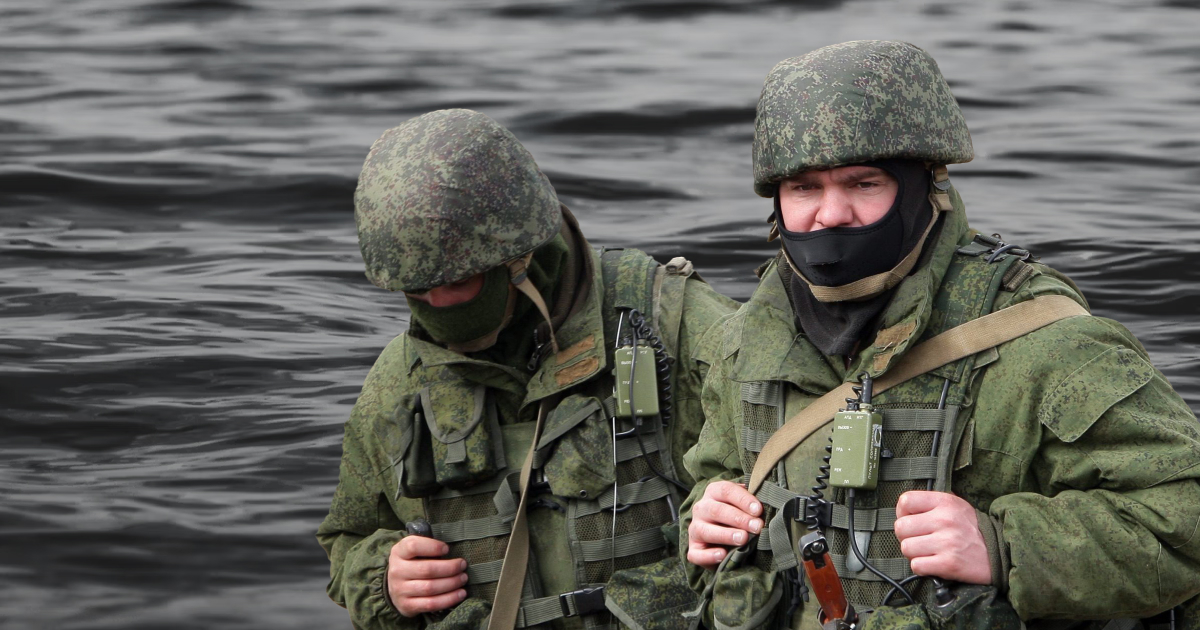 Russian military blows up a dam on the Mokrі Yaly River