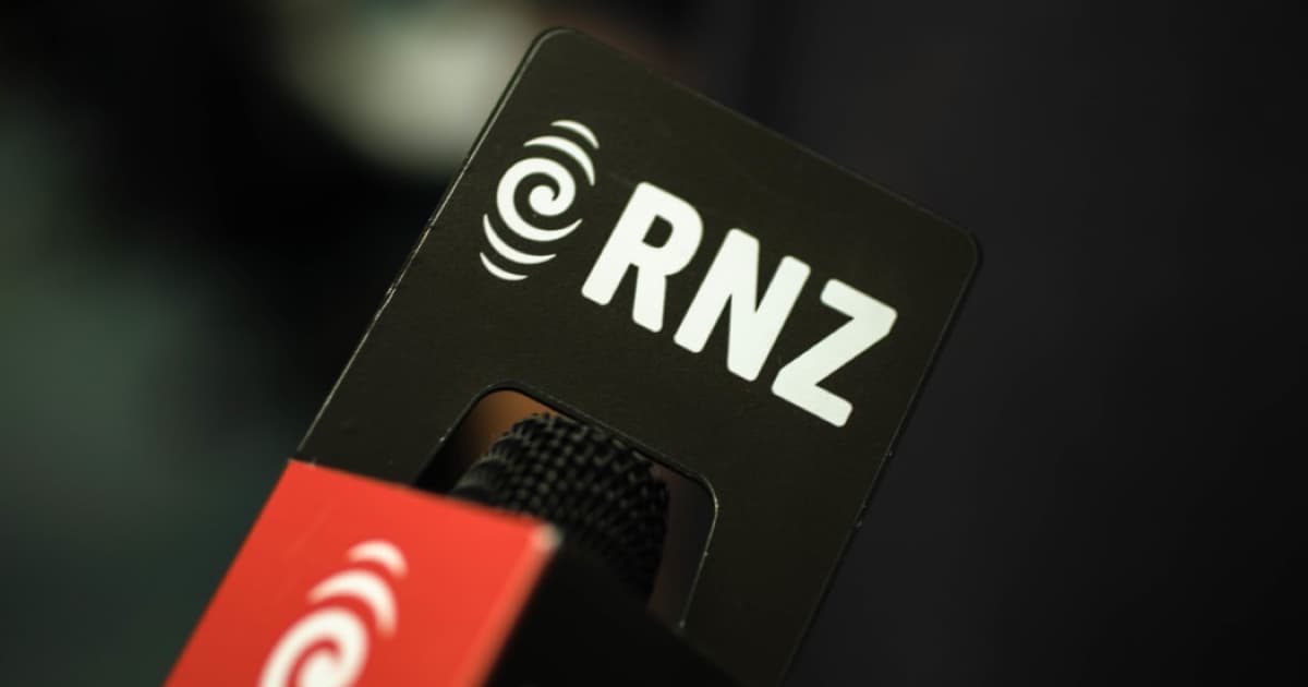 Працівник суспільного мовлення Нової Зеландії RNZ протягом року додавав у новини тези російської пропаганди