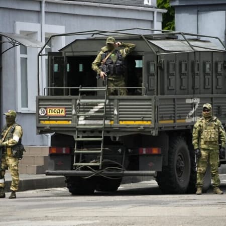 Russians demand a bribe from residents of temporarily occupied Hola Prystan to leave the flooded area