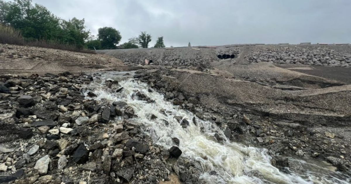 Рівень води у Херсоні вже зменшився на більш ніж три метри, проте понад 30 деокупованих населених пунктів все ще підтоплені