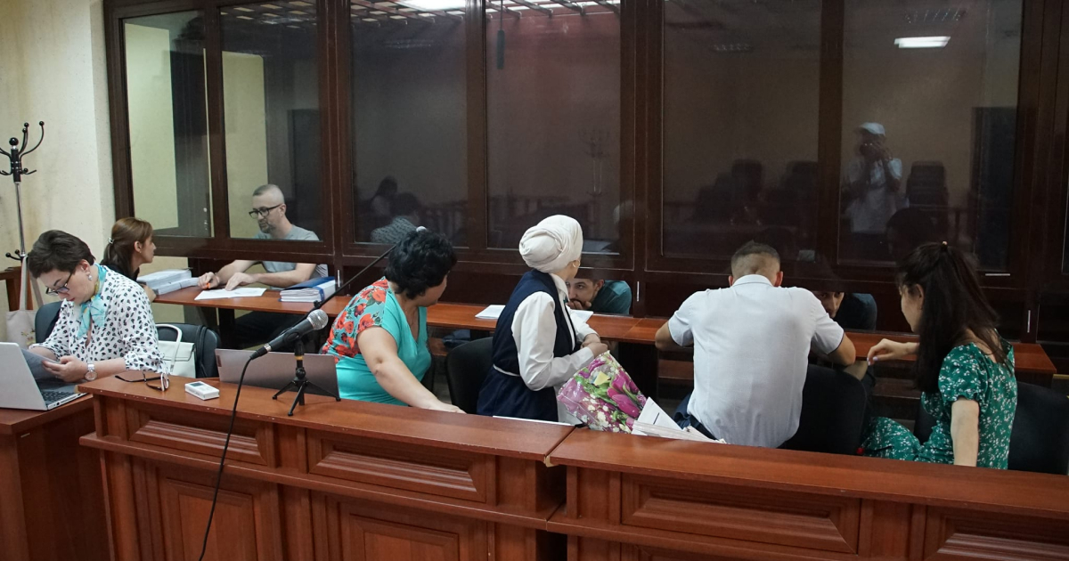 Бранці Кремля Асан та Азіз Ахтемові у «суді» відмовилися під попередніх свідчень, адже дали їх під тортурами
