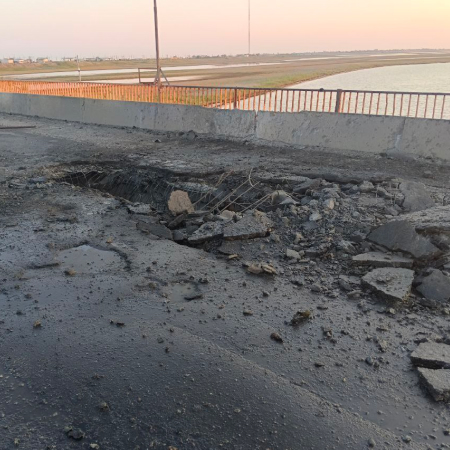 У ніч на 22 червня Чонгарський автомобільний міст отримав пошкодження