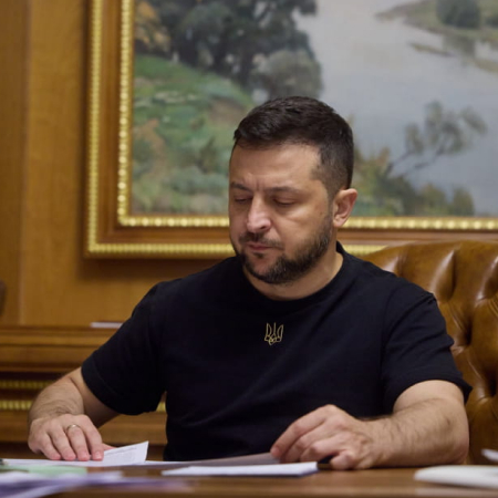Володимир Зеленський підписав закон про заборону розповсюдження книг, випущених у РФ чи Білорусі