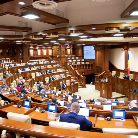 Парламент Молдови розпустив фракцію партії «Шор»