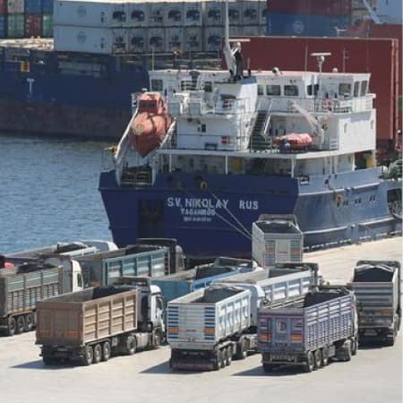 Ймовірно, Росія підробляє документацію, аби вивозити кораблями українське зерно