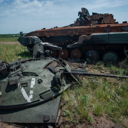 Росія втратила половину своєї боєздатності в Україні, зокрема 2500 танків — командувач Збройних Сил Великої Британії