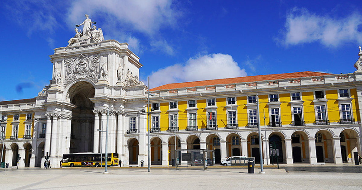 Португалія розглядає заяви на громадянство двох російських олігархів