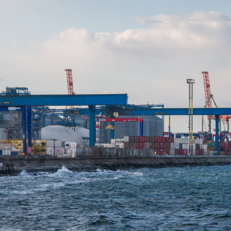 Російські ракети не влучили в сховище зерна у Одеському порті