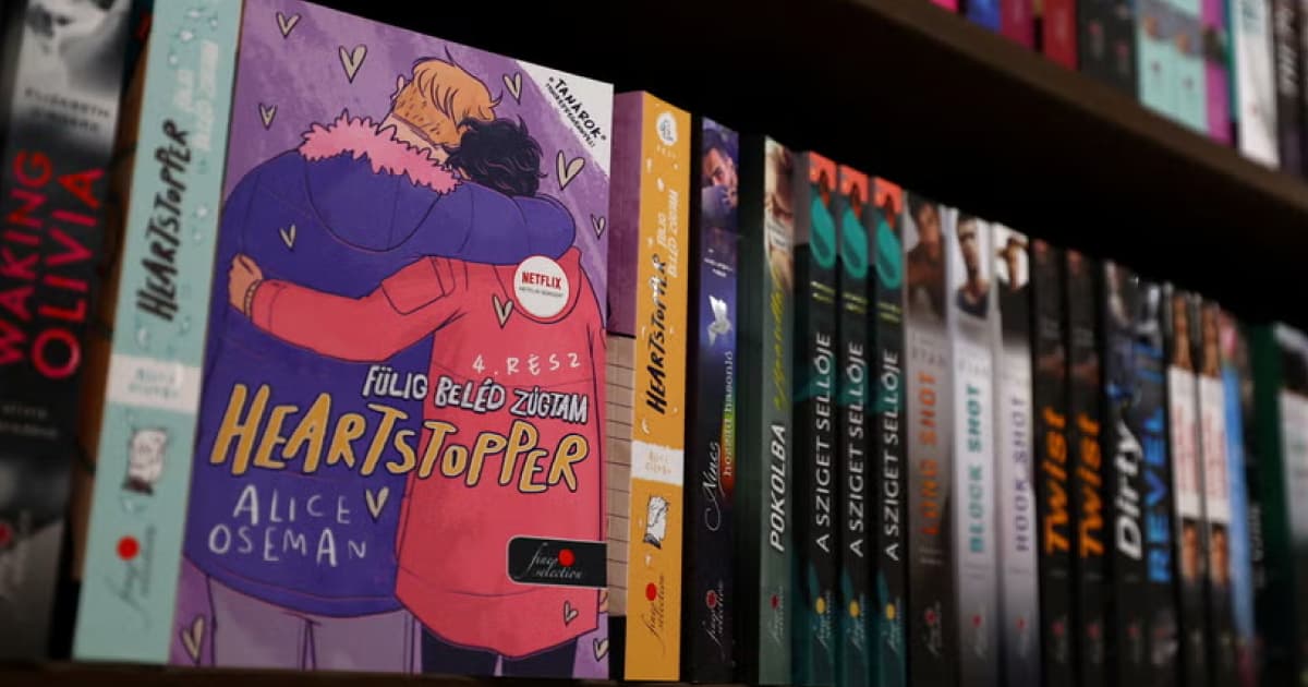 В Угорщині оштрафували мережу книжкових крамниць за продаж роману на тему ЛГБТК+