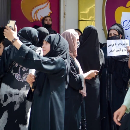 У Кабулі в Афганістані жінки протестують проти закриття салонів краси