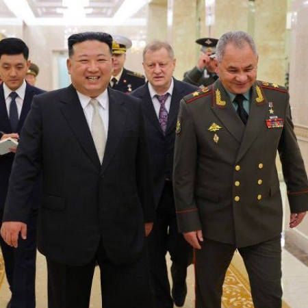 Лідер Північної Кореї Кім Чен Ин зустрівся з міністром оборони РФ Шойгу
