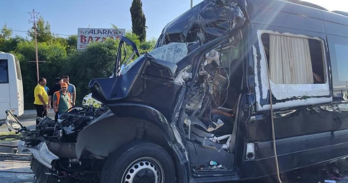 A minibus collides with a truck in Alanya, Türkiye, killing two people, including a Ukrainian woman
