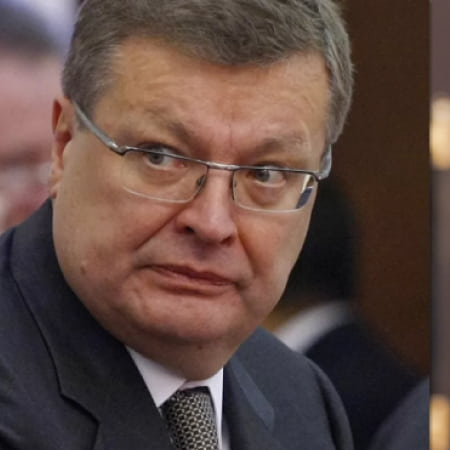 Колишніх міністрів закордонних справ та юстиції підозрюють у держзраді за погодження «Харківських угод»