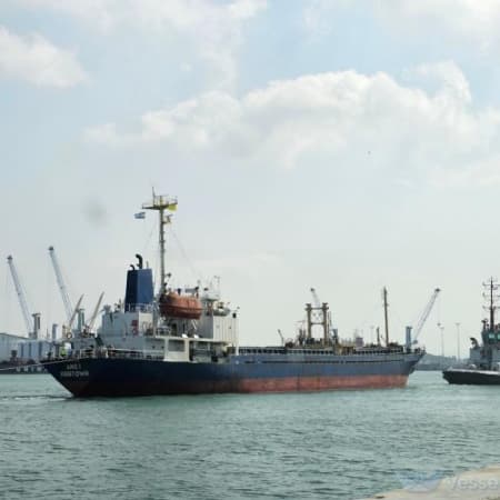 Forbes: Three Civilian Cargo Ships Arrive at Ukrainian Port