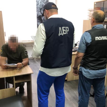 На Закарпатті керівника одного з підрозділів районного територіального центру комплектування підозрюють у зловживанні владою